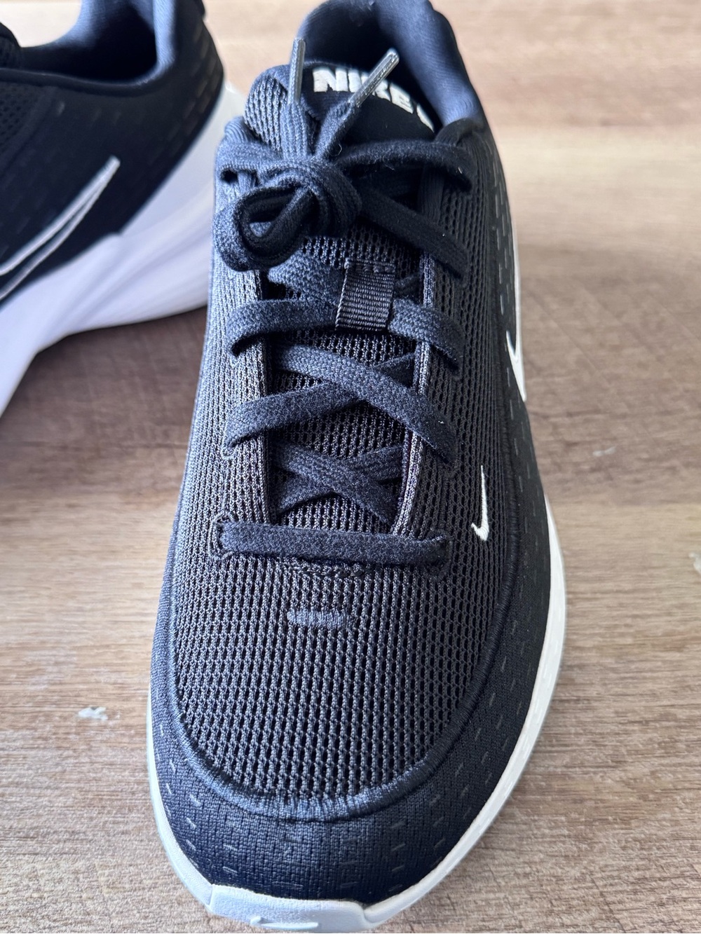 Nike Black & White Cushioned Mesh Trainers - Picture 13 of 14